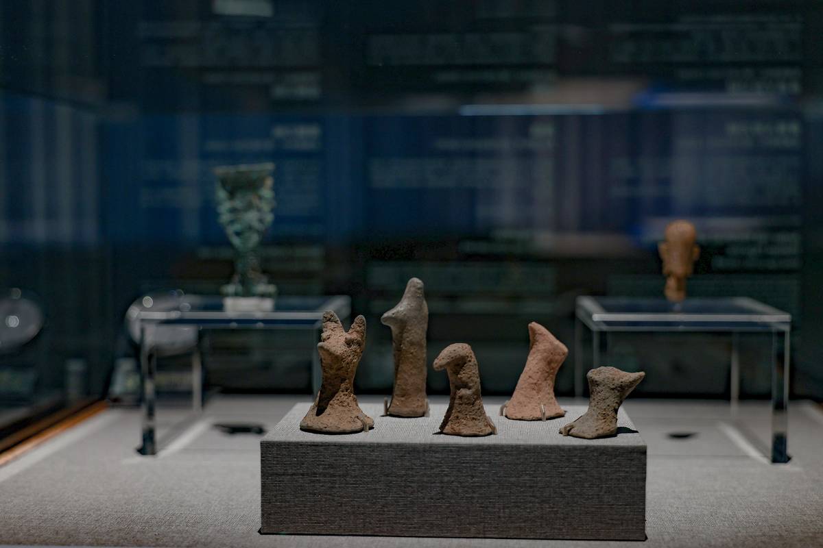 狐狸狗造型陶偶，製作精美，展現史前人類對美學的想法與品味。