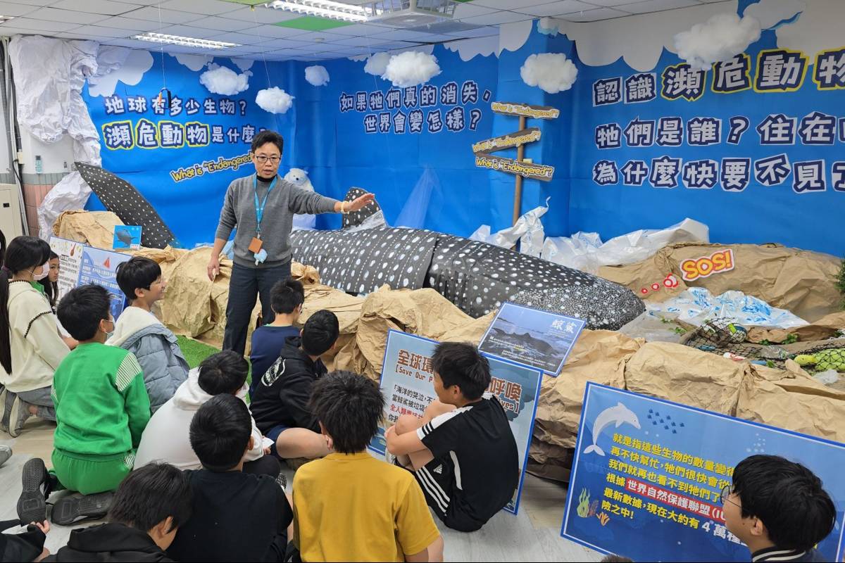 臺北市大湖國小即日起到12月29日推出《SOS！瀕危動物大救援》主題書展