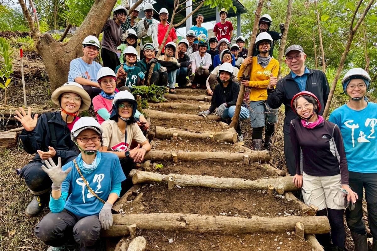 林業及自然保育署臺東分署與地方團體攜手舉辦「手護鯉魚山系列工作坊」，完成一段以生態復育為核心的示範性步道建置。