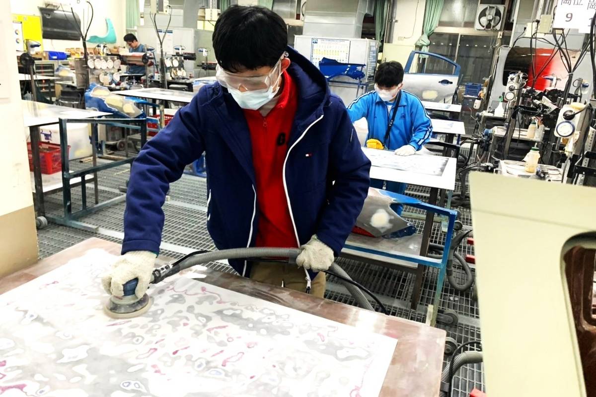 泰山高中辦理環保車保養暨車身簡單彩繪育樂營活動