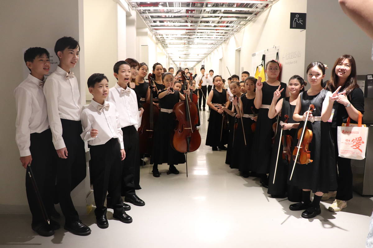 青溪國小弦樂團在衛武營的演出，展現了平時苦練的精湛技巧與飽滿熱情