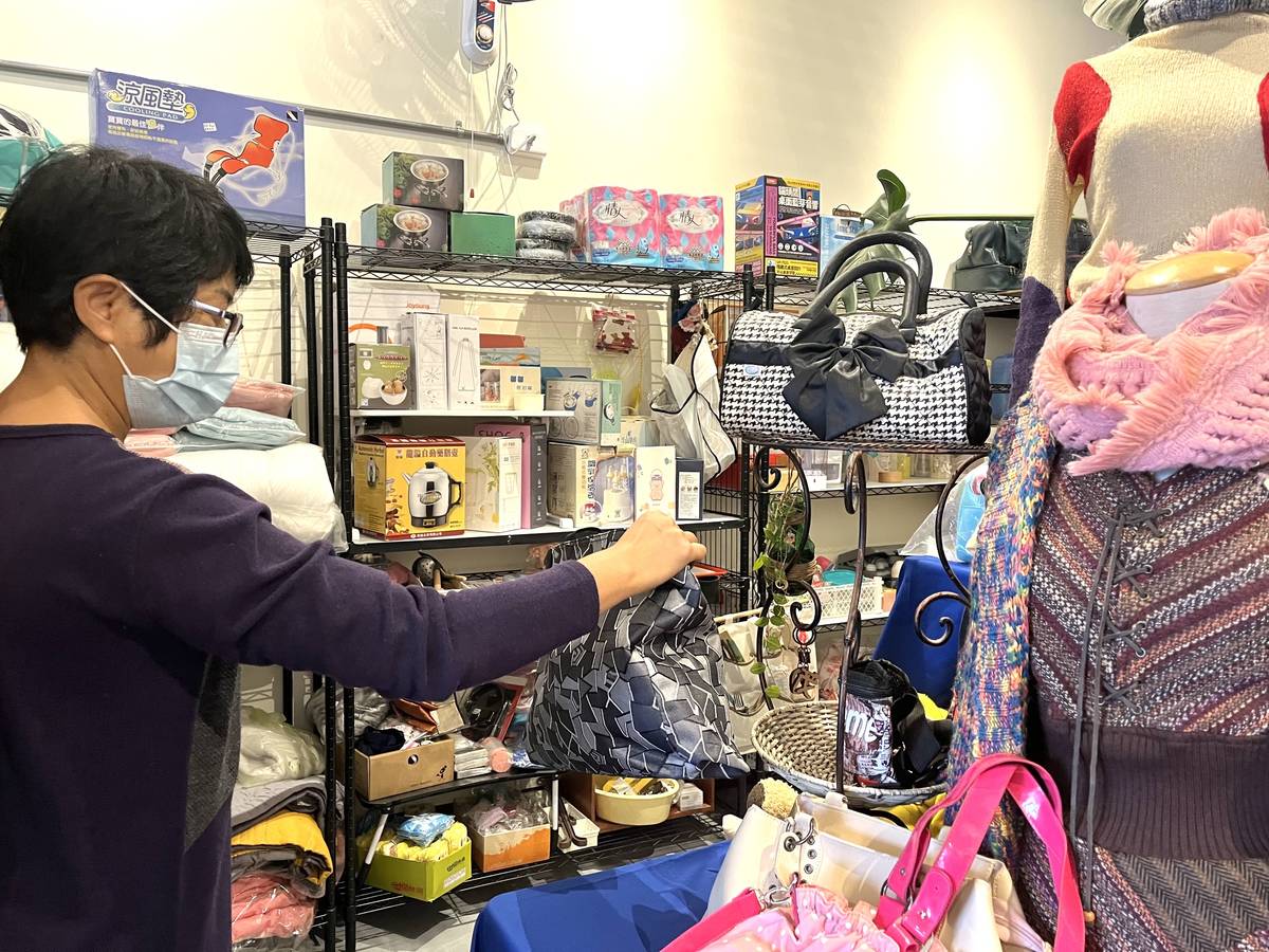 這間二手商店取名為「無貳良品」，代表每一份善意、每一件物品、每一個人，都是獨一無二的良品，希望這些被珍惜的物品，能成為另一個人生活中的幫助。