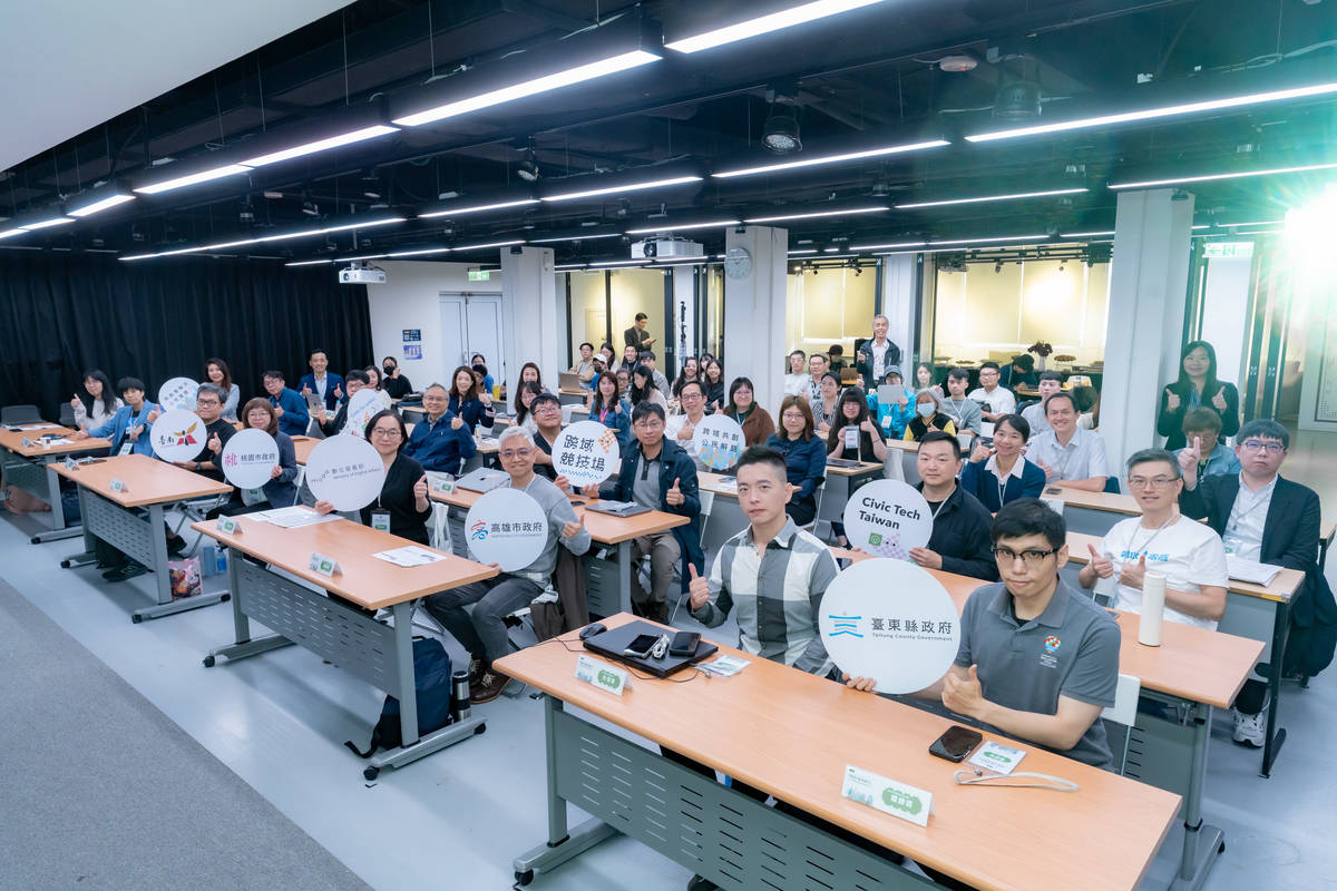 「用程式創造城市－成果發表會暨交流座談會」大合影 (數發部提供)