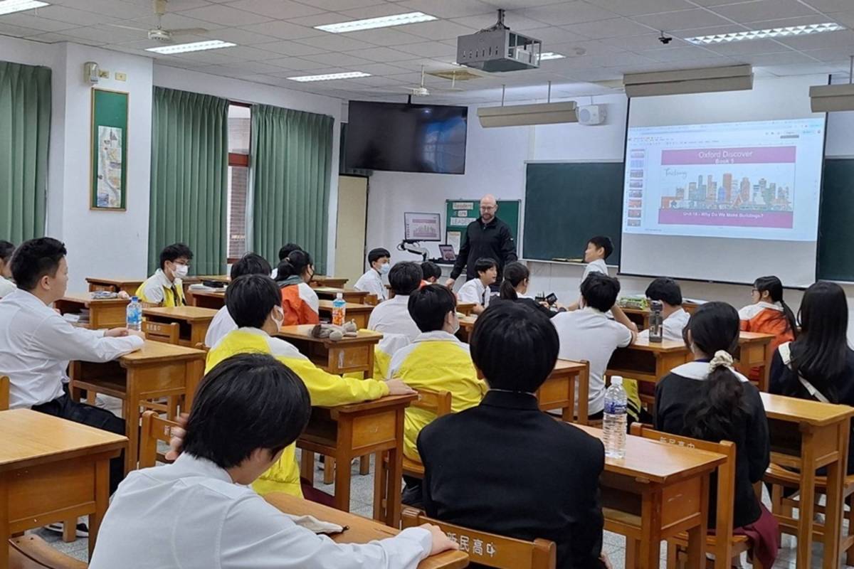 日本學生參與新民英語戲劇課程，體驗新民特色教學.