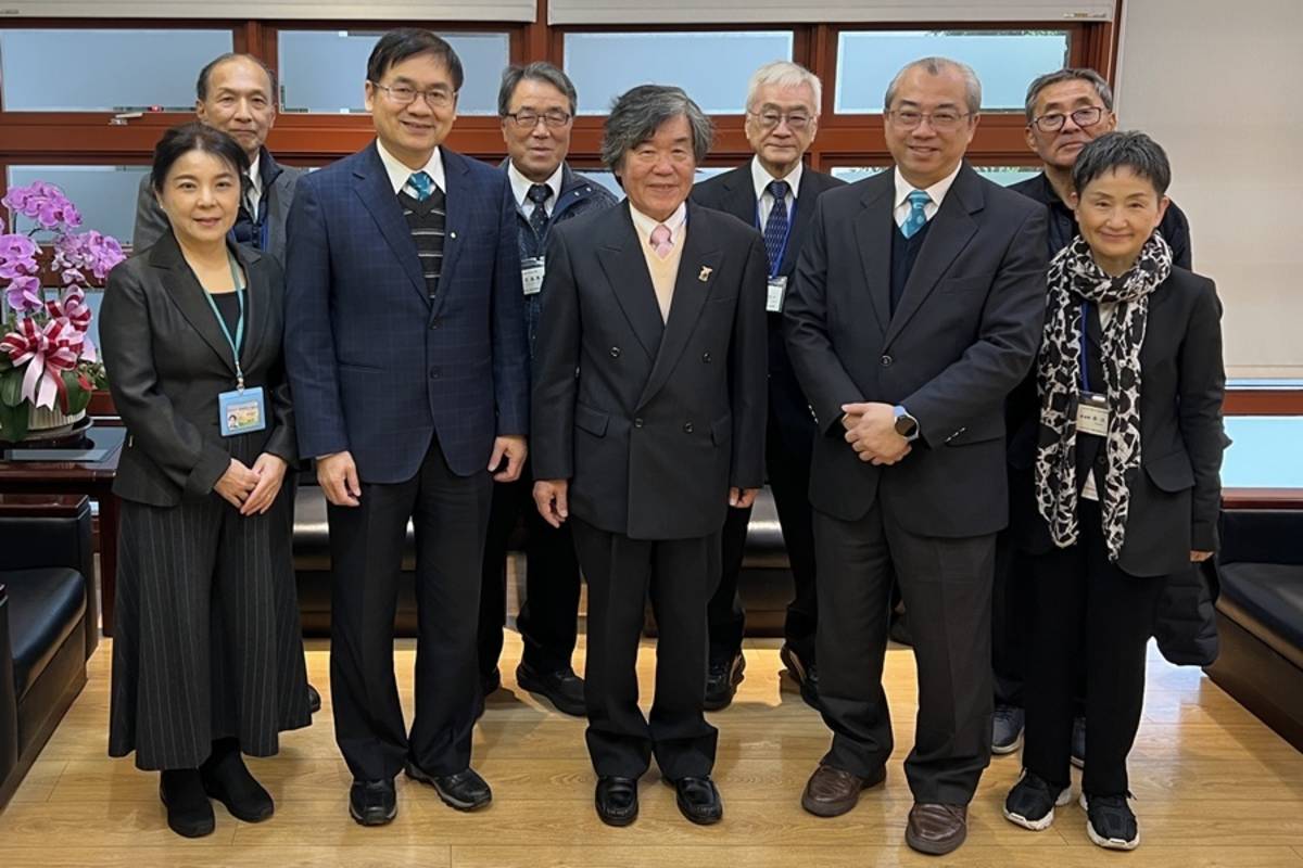 許永昌校長與日本愛知來訪師長合影，展現臺日教育交流情誼.