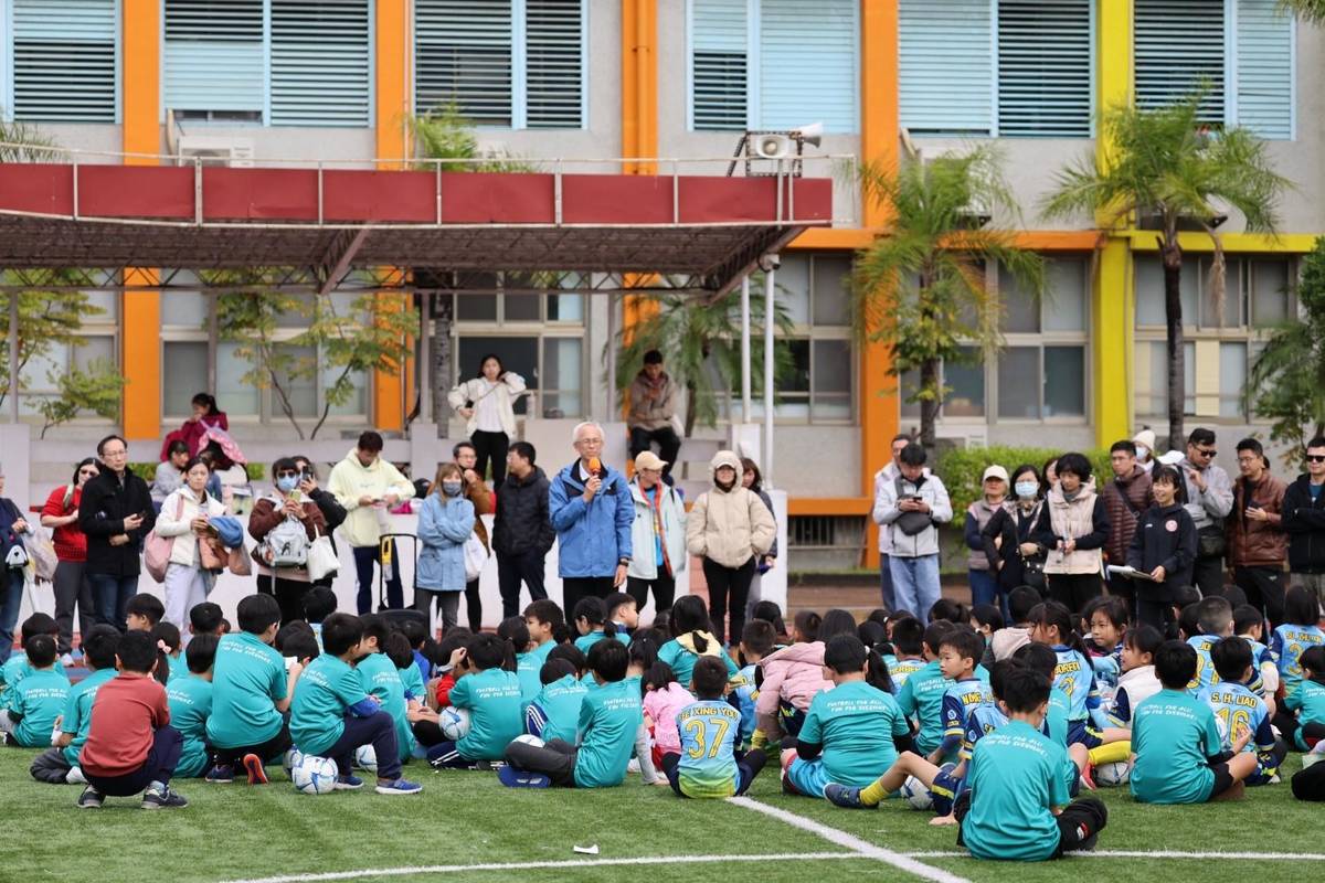新北自強國小百位學童熱情參與 展現草根足球精神