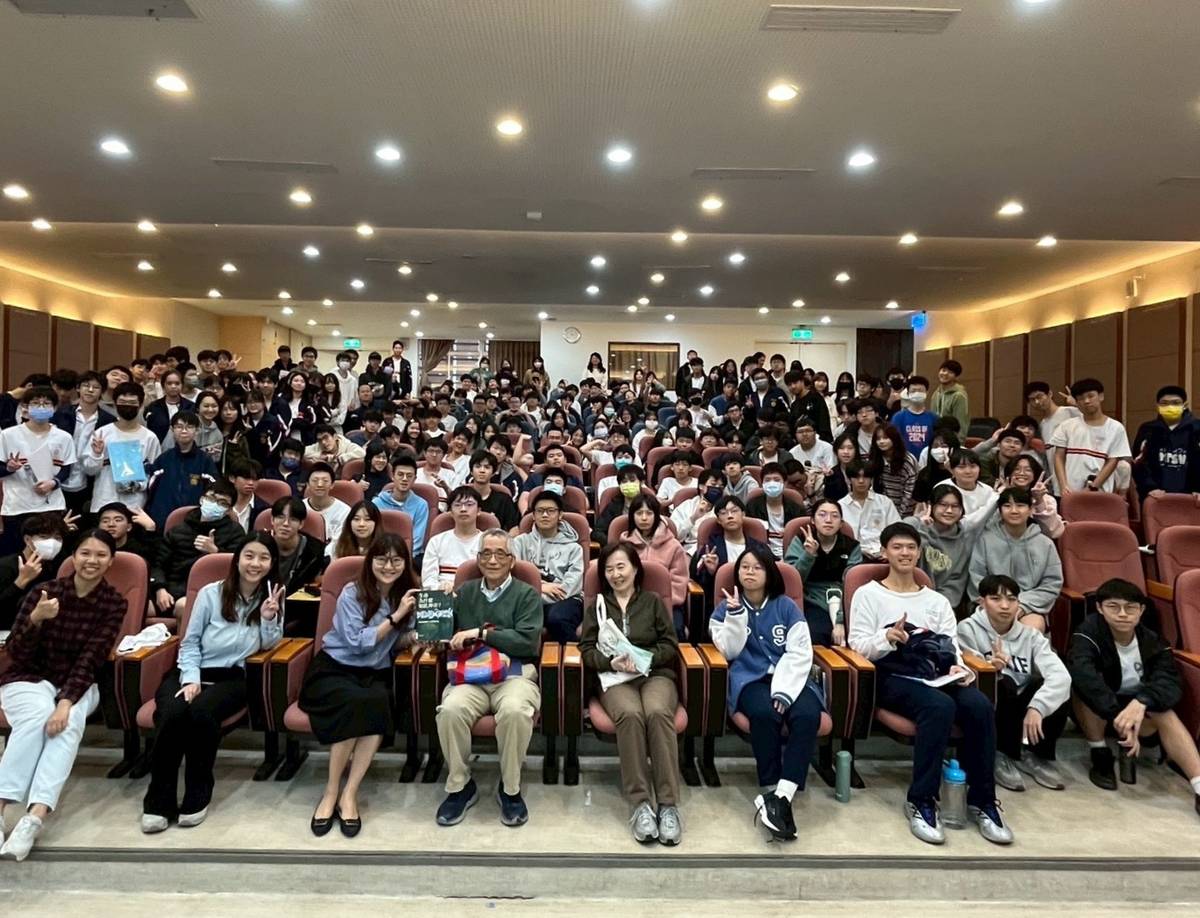 透過周成功教授的分享，200多位學生感受到生物學的迷人之處