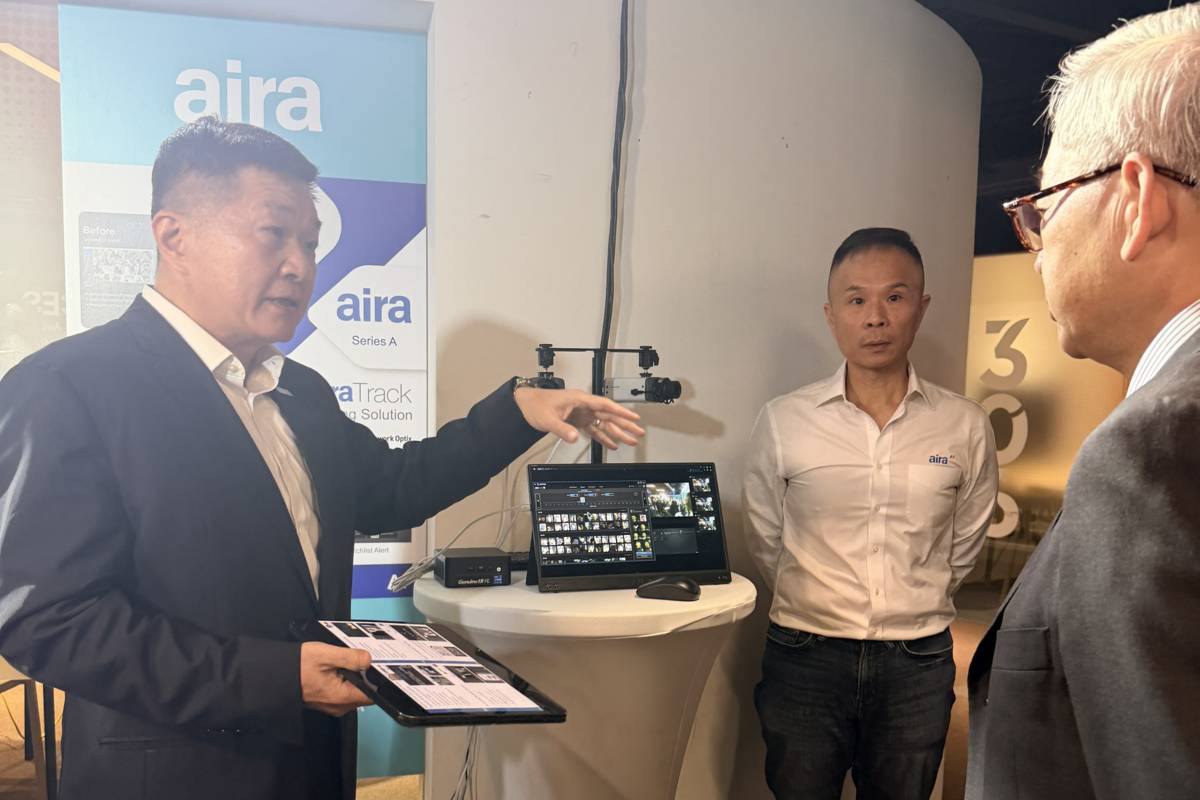 行政院政務委員兼國科會主委吳誠文參觀CES 2026參展新創團隊亮點展示，與團隊交流AI創新應用與系統整合成果，展現臺灣科技新創的研發能量。(記者蘇瑞雯拍攝)