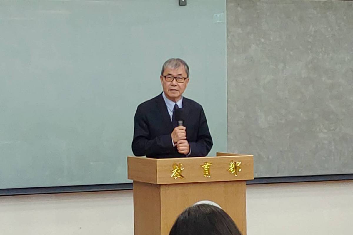 教育部部長鄭英耀感謝教師們的付出,教育部提高公立中小學導師加給、鐘點費、增給行政獎金