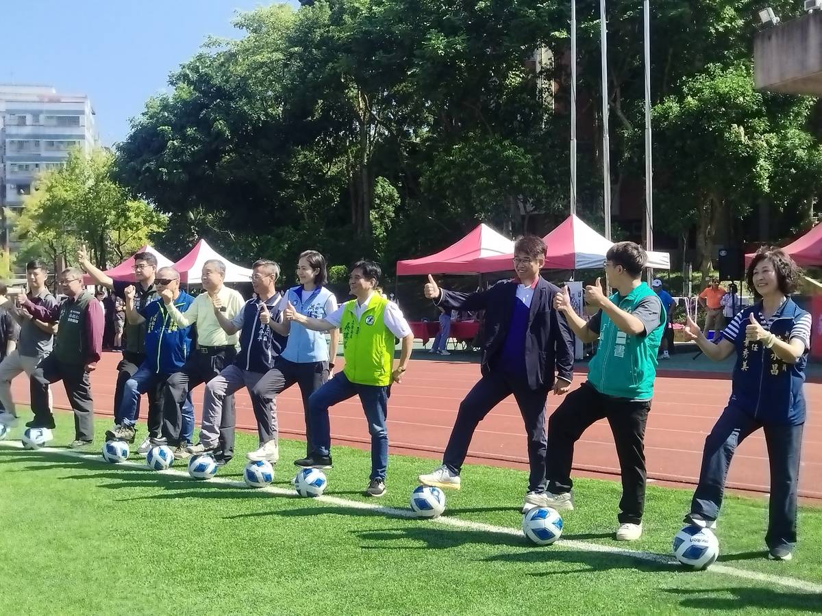 新北校園第一座標準人工草足球場 清水高中正式啟用