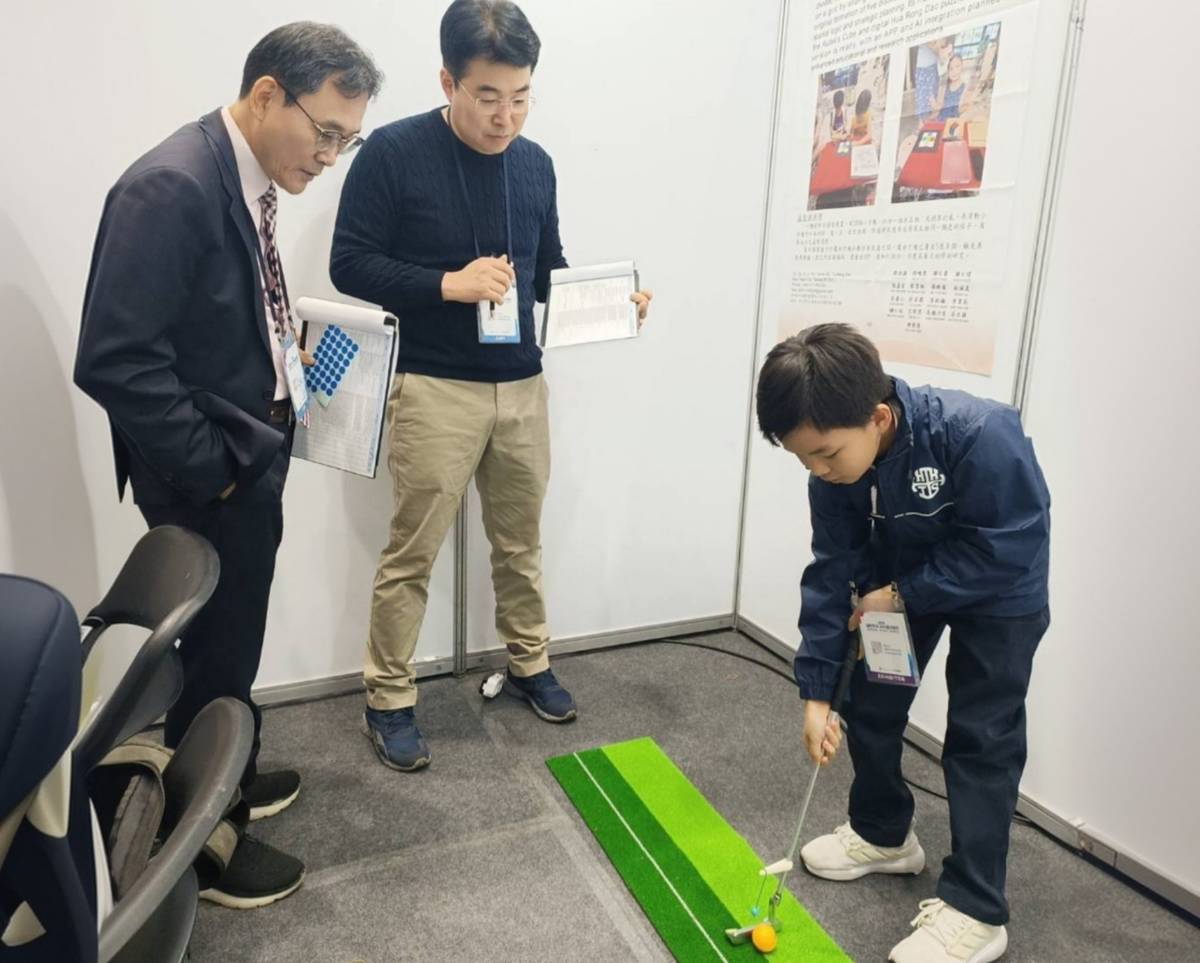 光仁中學學生以室內高爾夫推桿裝置(New StartUp創業挑戰賽作品累積實戰經驗)榮獲金牌獎