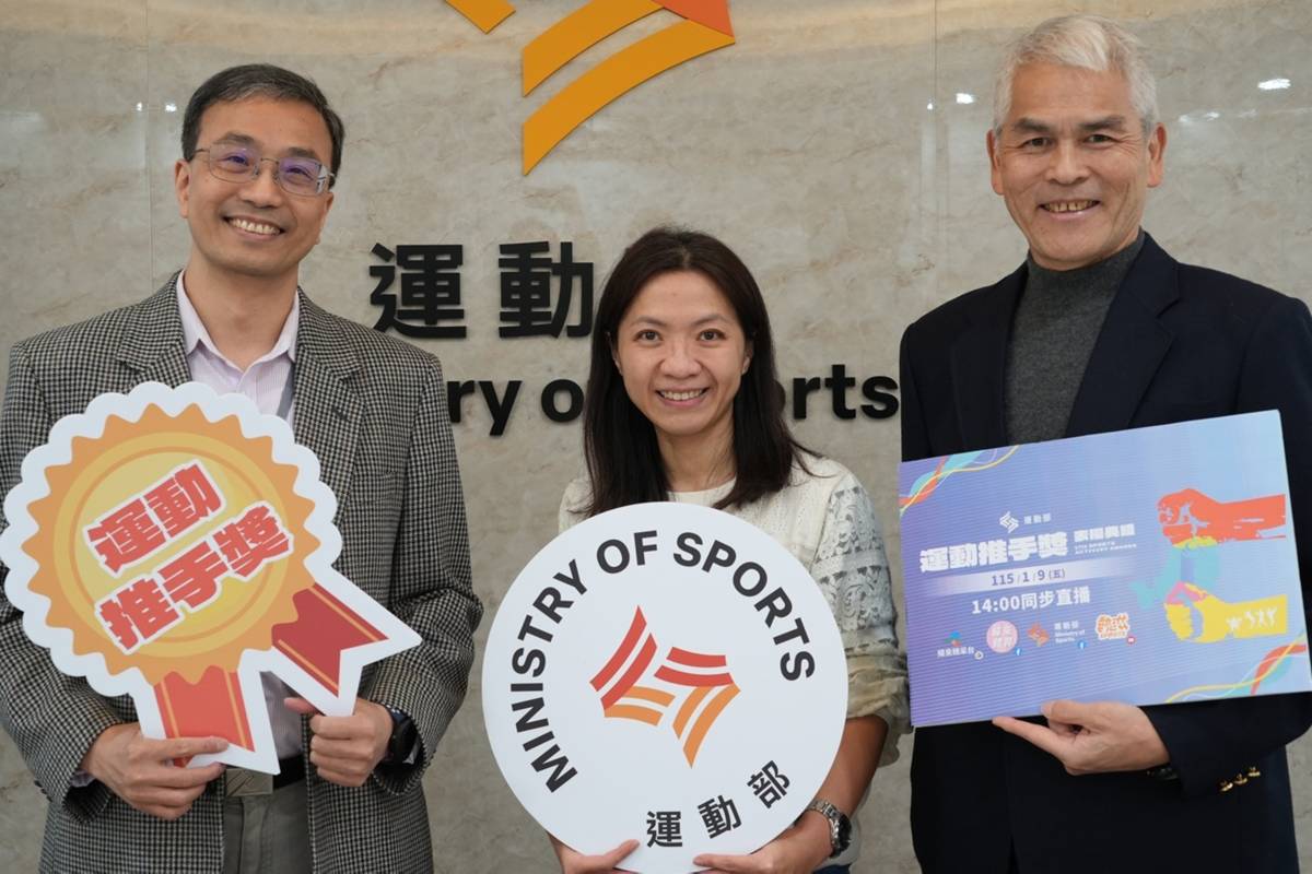 運動部攜手運動推手以運動壯大臺灣。(左起運動部產業及科技司王詔民司長、鄭雅嵐科長)
