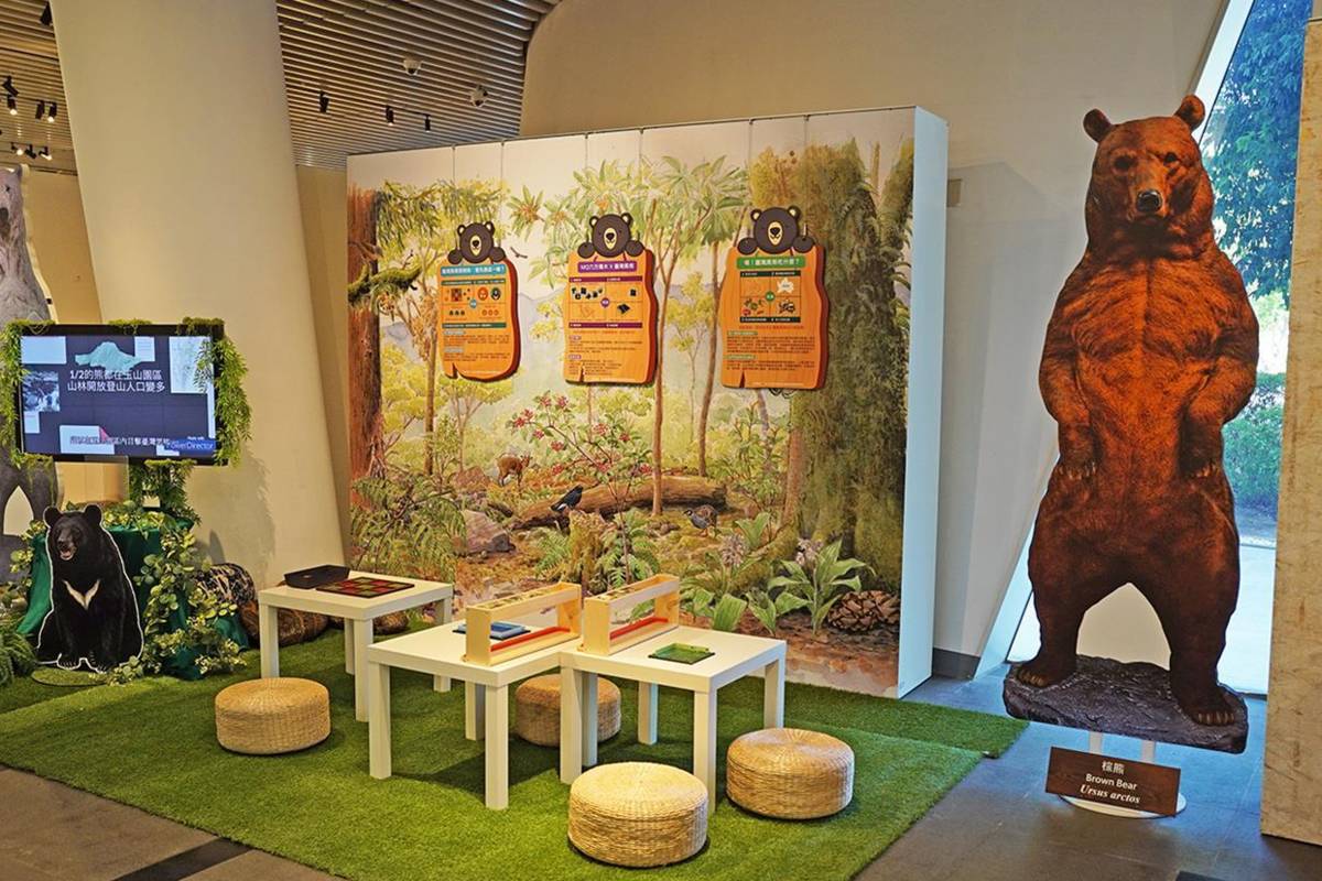 國資圖與三個高山型國家公園聯手 帶你一起「讀懂」真實又靈動臺灣黑熊世界