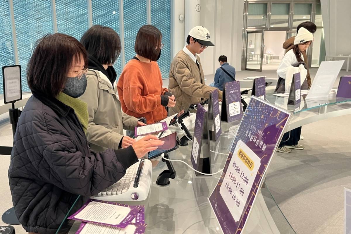 中市圖-時光未央-追憶未來-書展-ai互動體驗吸引許多民眾駐足參與_0.jpg