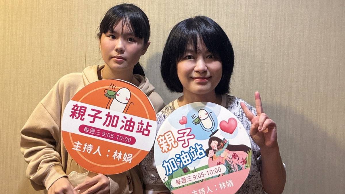 行動社工師瑱娟老師(右)及育萱同學(左)