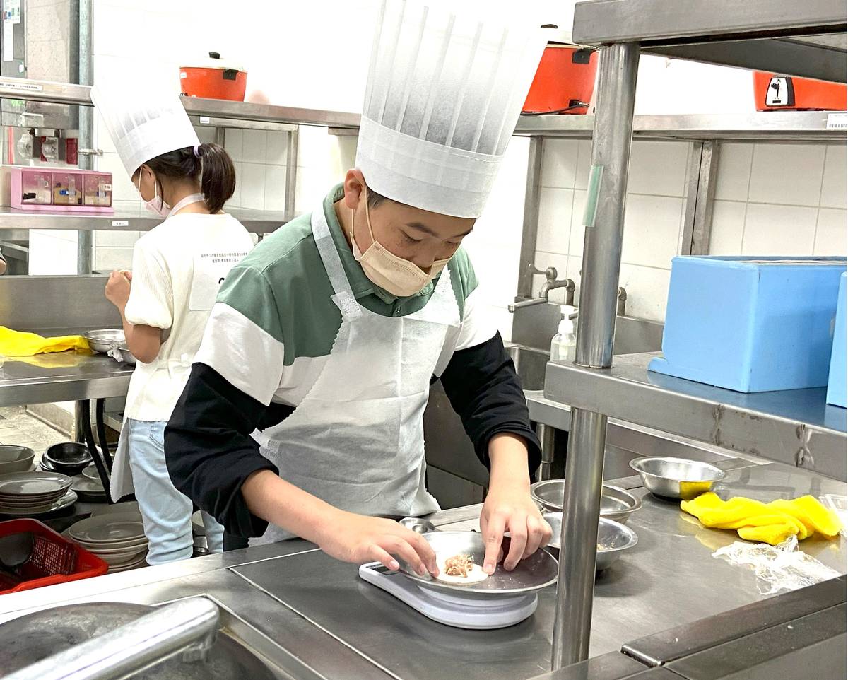 豫章工商辦理餐旅職群挑戰賽-選手大展身手秀廚藝