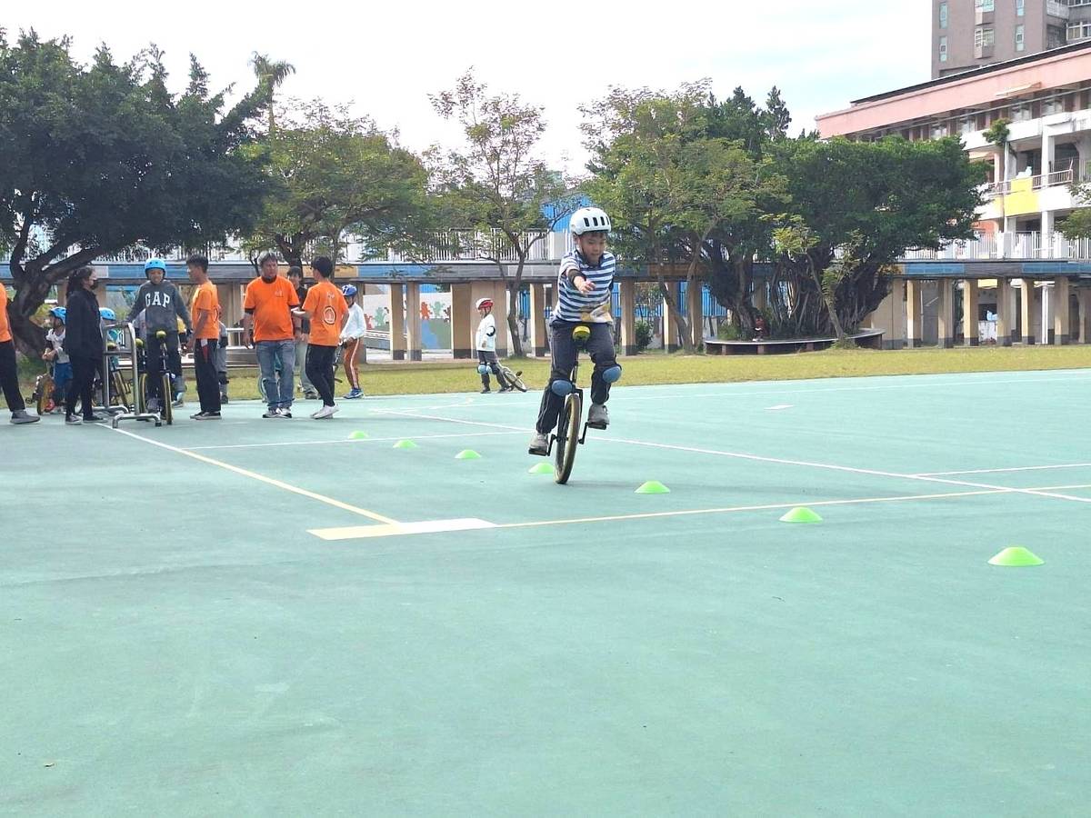 透過獨輪車訓練，學校老師明顯看見孩子在情緒管理上更加穩定