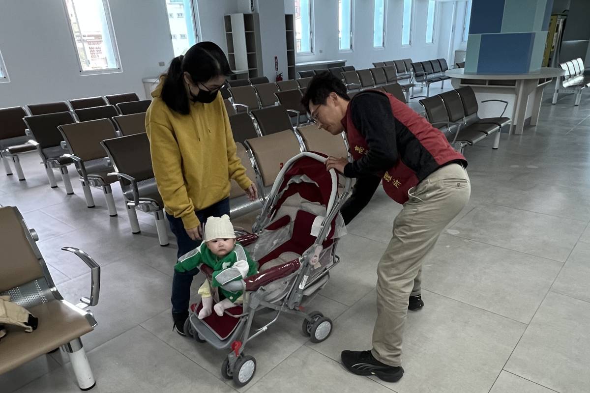 監理機關貼心提供嬰兒車服務