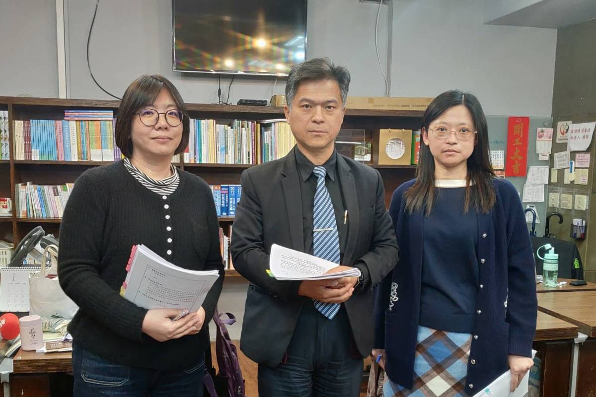 (左起)國教署人事室主任曾瓊慧, 國教署署長彭富源, 國教署法制專委甘玫瑛