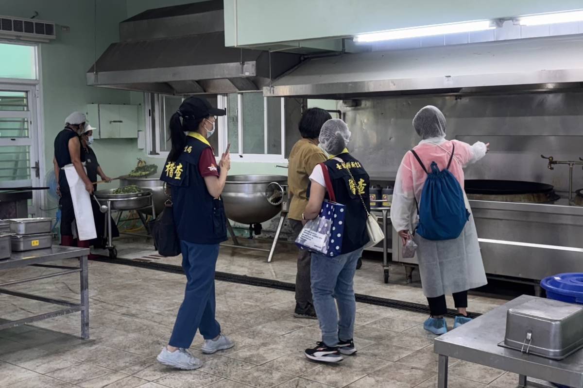 臺東縣府完成學校午餐聯合稽查，嚴格守護學童食安。