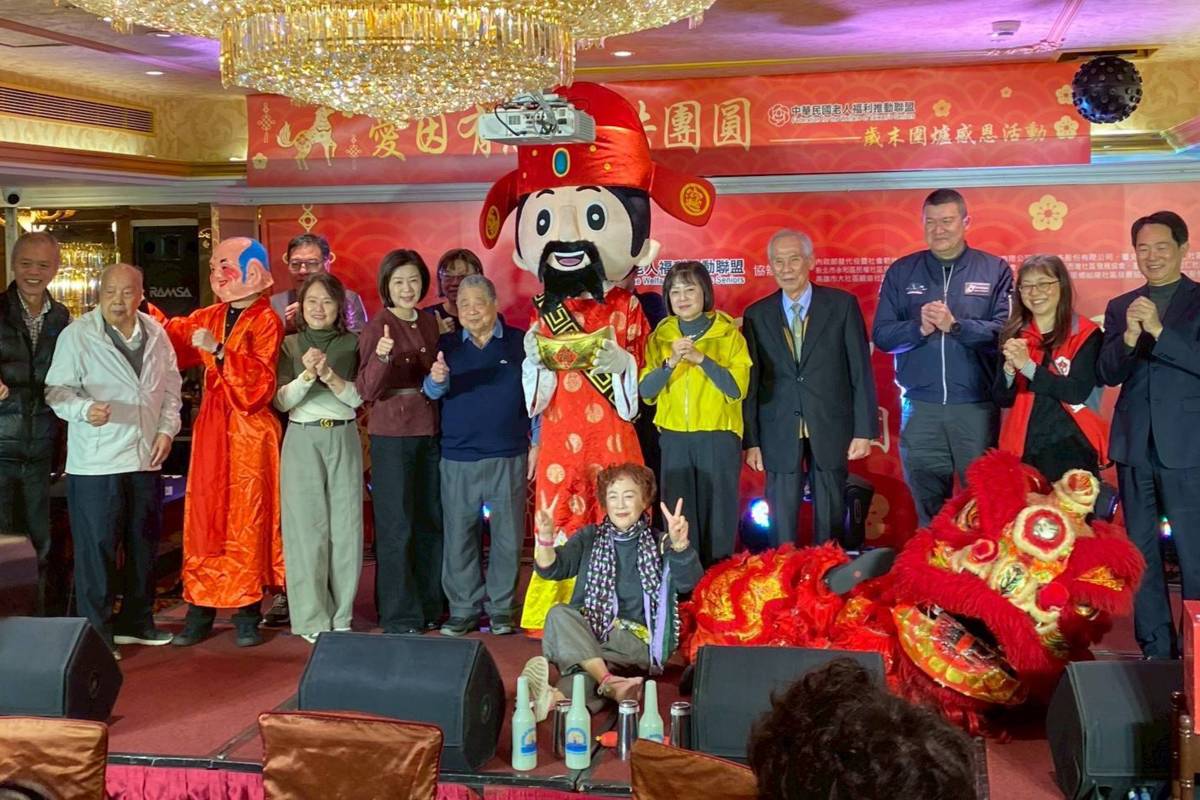 大合照(右3內政部馬士元次長.右1內政部役政司沈哲芳司長)