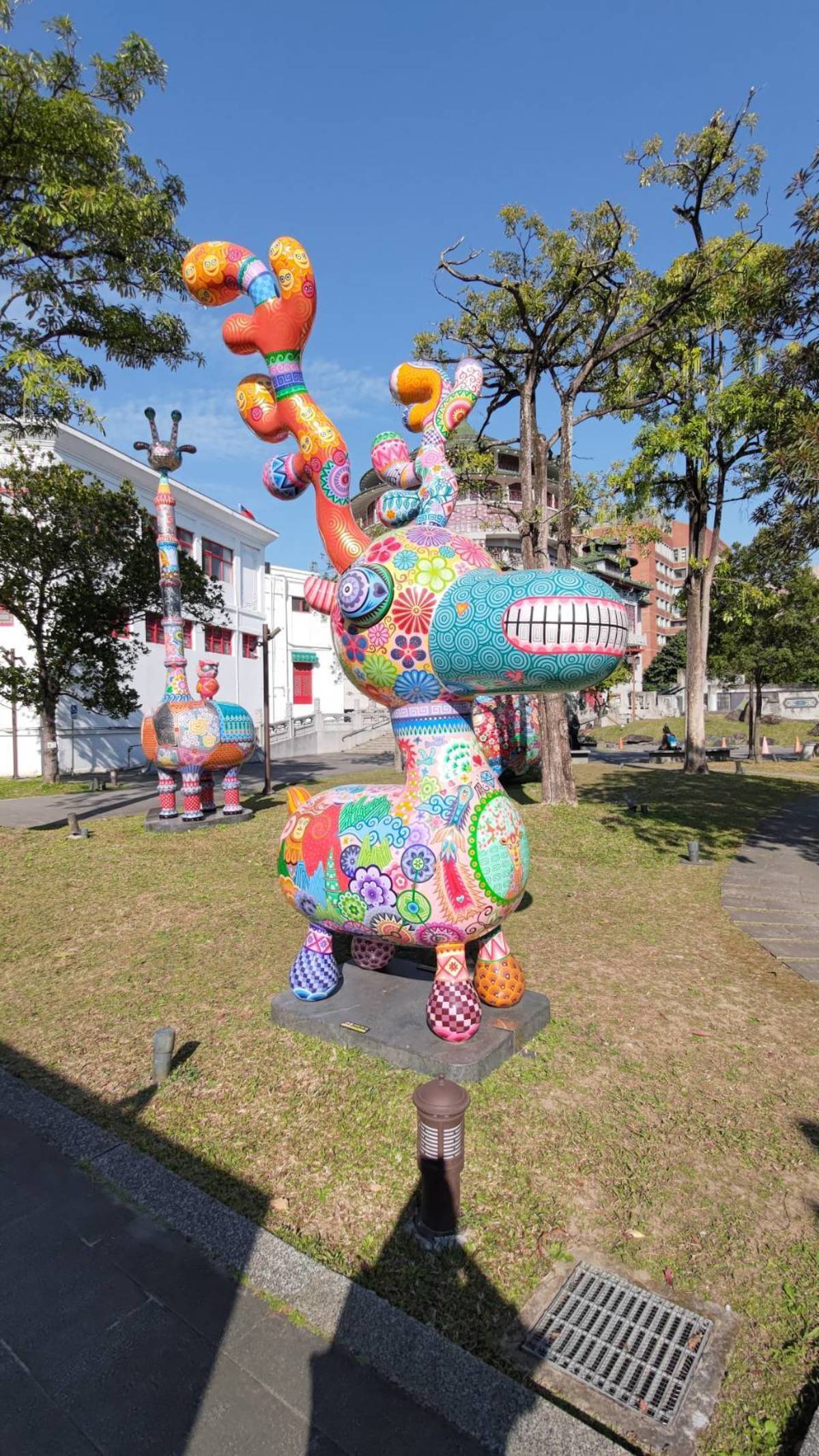 繽紛雕塑現身南海學園  史博館以洪易作品邀民眾親近