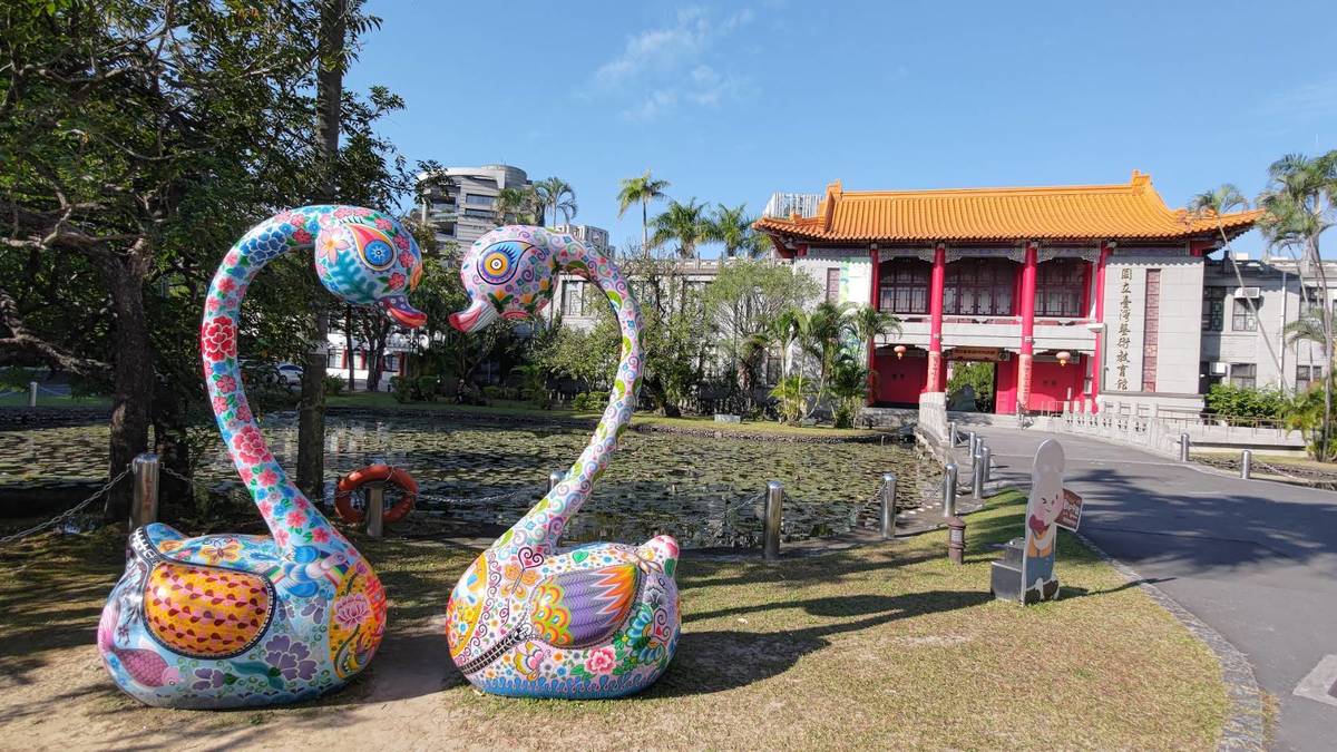 繽紛雕塑現身南海學園  史博館以洪易作品邀民眾親近