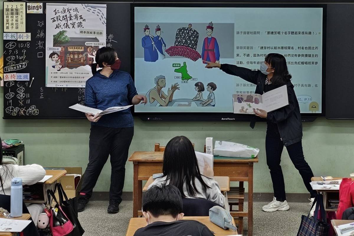 介紹五股開臺尊王過爐民俗特有的烏紅帽唱班