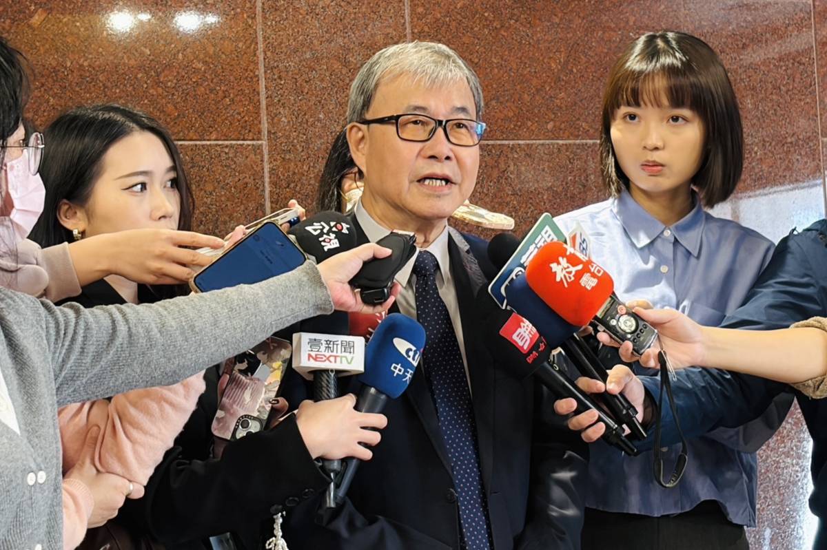 教育部部長鄭英耀回應媒體提問。(教育部提供)