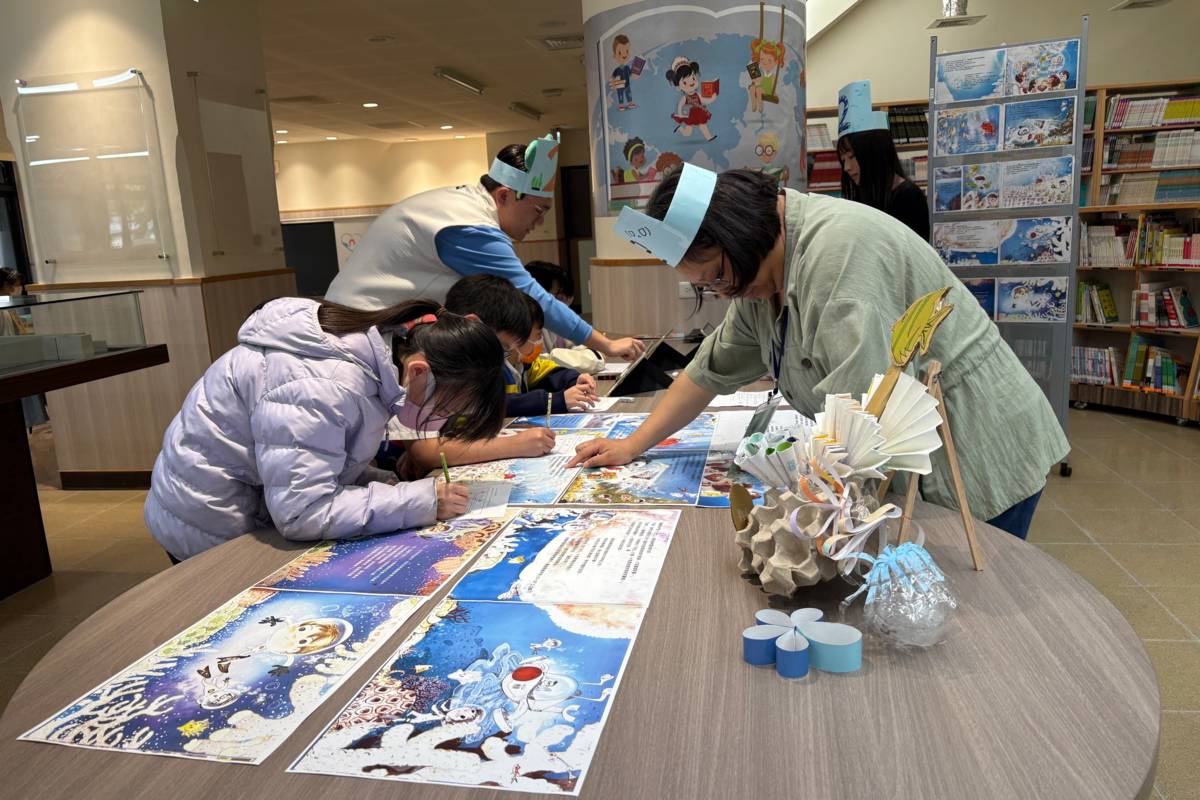 輔大圖資攜手新北中山國小 打造永續海洋閱讀新體驗