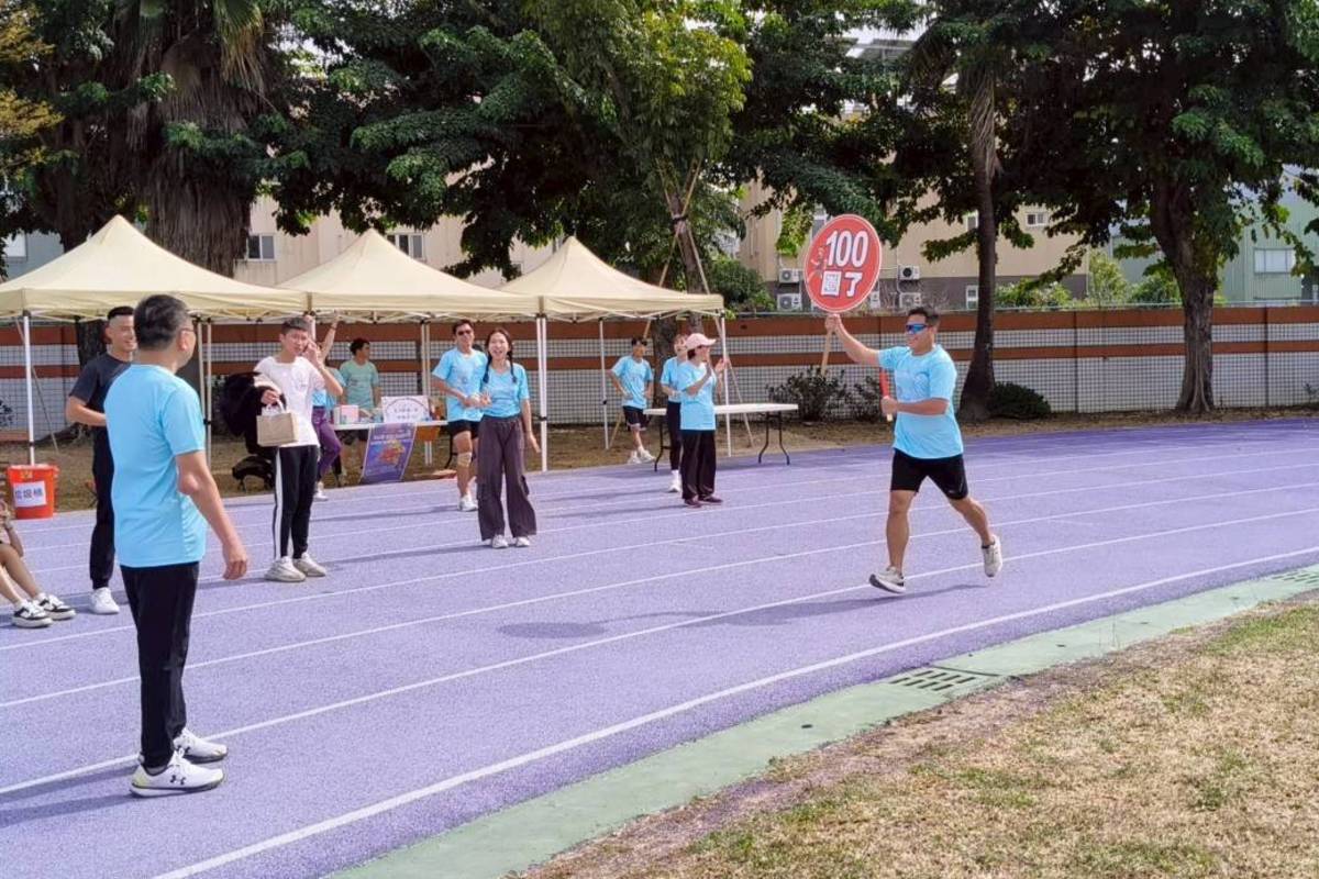 臺中市光正國中歡慶創校30週年，舉辦全臺中首創「校園42公里馬拉松接力賽」