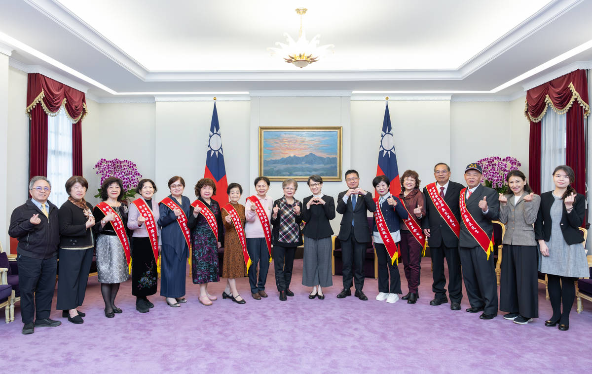 副總統蕭美琴今天（19日）接見「第30屆志願服務楷模『金駝獎』得獎人」。(取自總統府flickr)