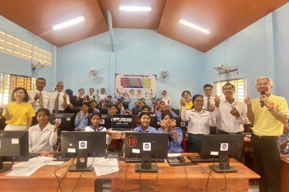 暨大捐贈至柬埔寨 Hun Sen Phnom Sruoch High School電腦教室啟用了。（圖:暨大提供）