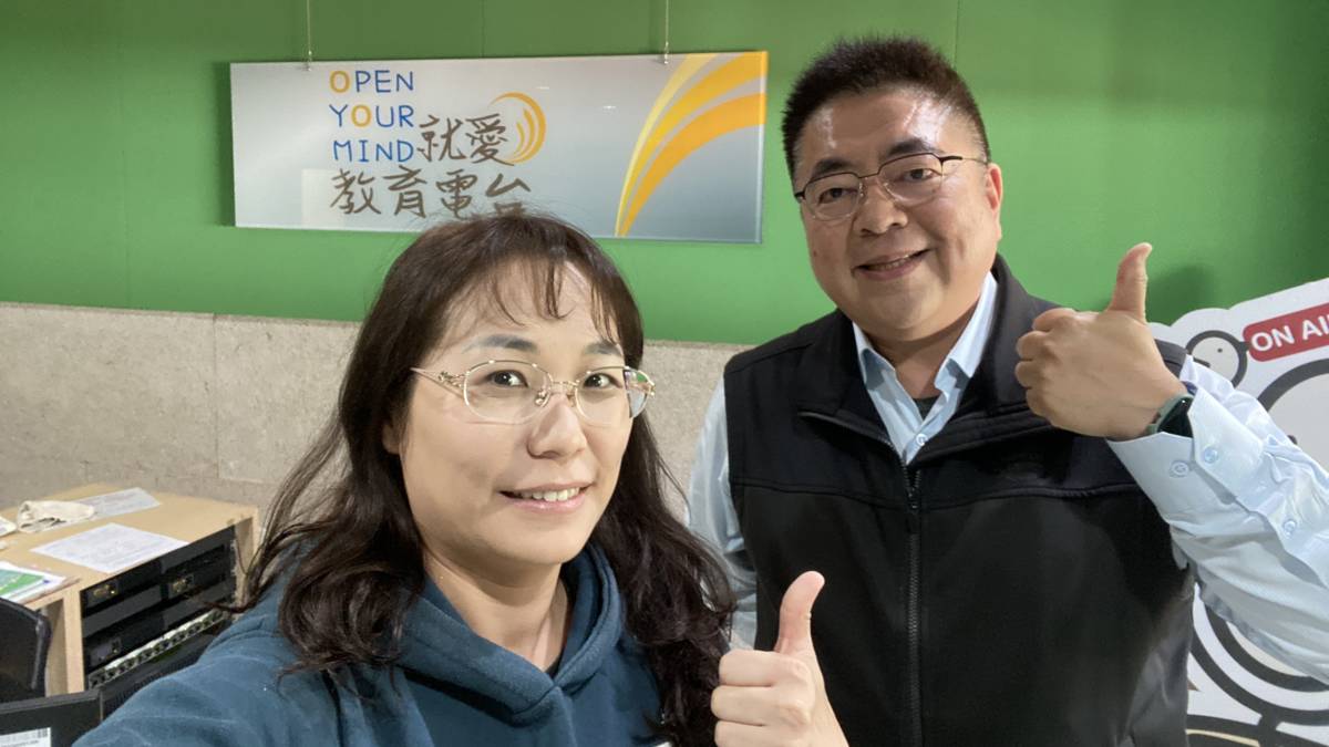 張倉漢校長(右)和大家分享父親在孩子成長過程中的不同角色