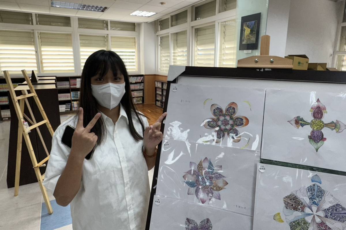 學生翁苡馨分享自己的作品