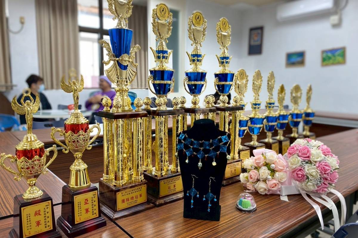 學生作品及美術競賽獎盃