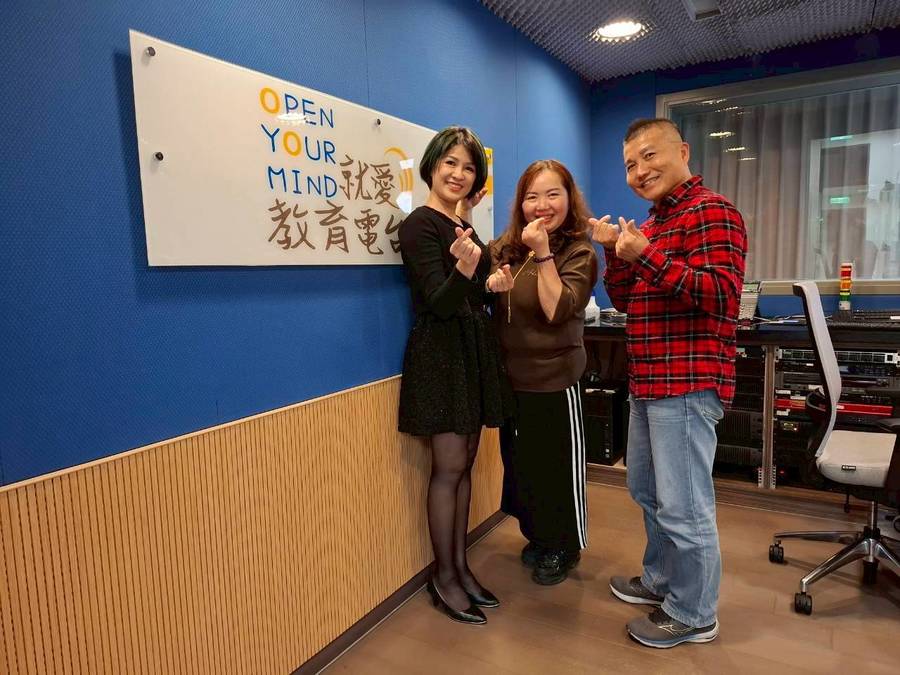 目前經營越南小吃店，用空檔時間把台灣的小學順利畢業了。