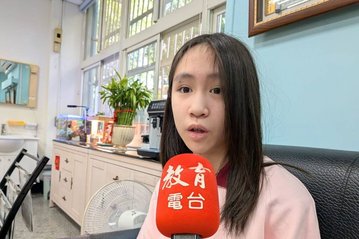 六年級學生吳盈寬表示，能和同學一起寫春聯，覺得既有趣又很好玩