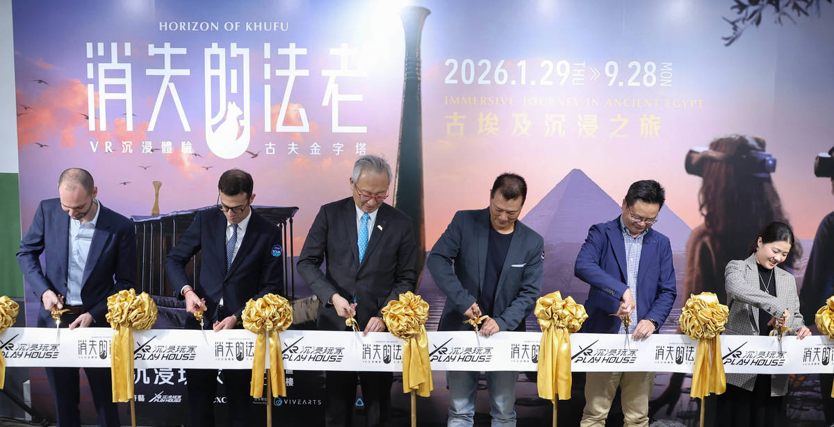 剪綵儀式(左起)消失的法老創作單位Excurio共同創辦人暨執行長Fabien Barati、法國在台協會主任龍燁、外交部次長吳志中、台北市文化局長蔡詩萍、時藝多媒體董事長黃文德，、VIVE Arts執行總監葉心宇