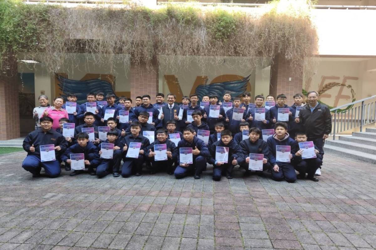 光華高工通過WDC青少年無人機證照學生