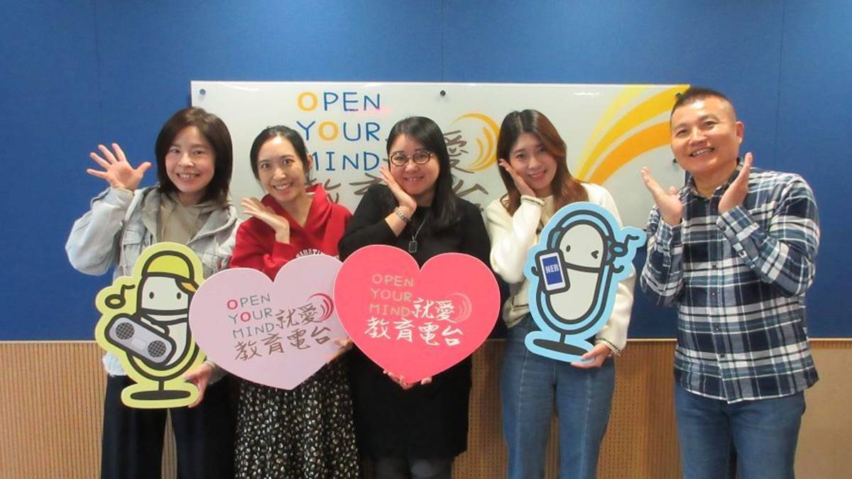 左起 節目主持人（臺中市北屯區東光國小賴珮菁教師、臺中市西屯區上石國小呂淑媛教師）來賓（臺中市西區忠明國小附設幼兒園呂佳芳主任、臺中市西屯區西屯國小附設幼兒園朱翠涓主任）教育電台常罡。
