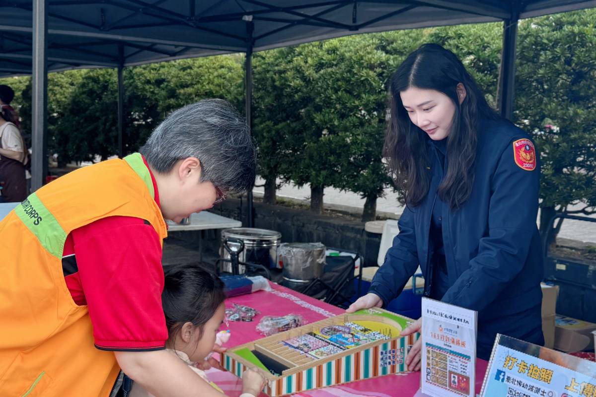 臺北市婦幼警察隊設攤宣導兒童安全教育

