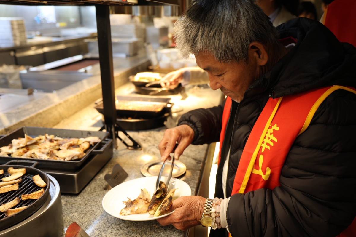 寒冬送溫情 華山為百歲人瑞慶生