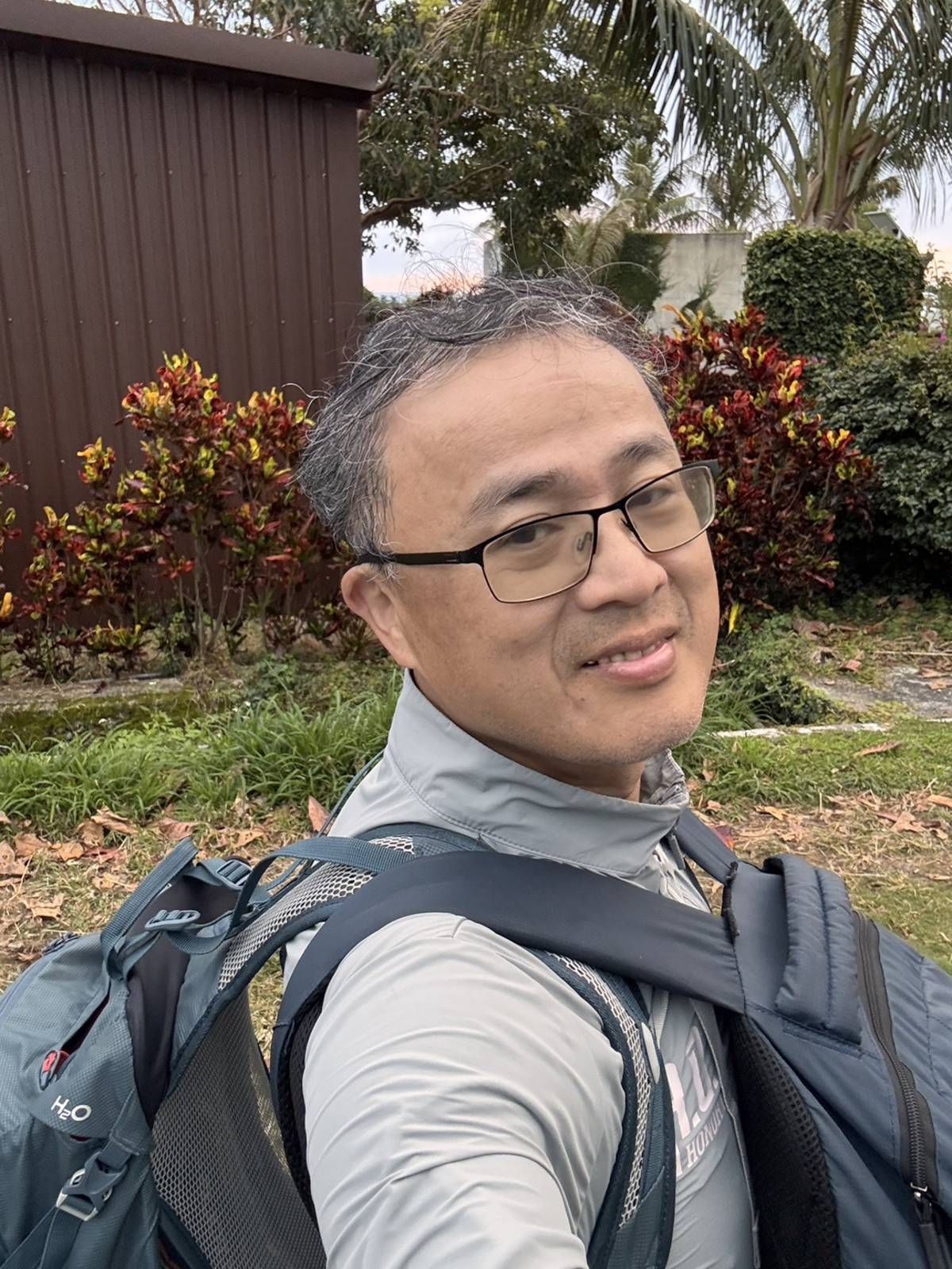 徒步環島之旅的裝備 兩件包包