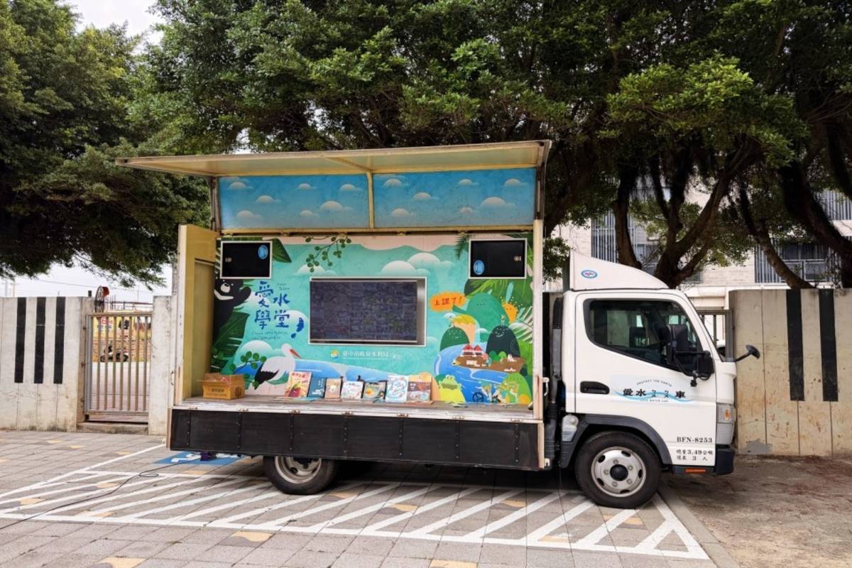 愛水ㄅㄨㄅㄨ車開進梧棲大德國小-展翅啟航推廣愛水教育（圖:中市府提供）