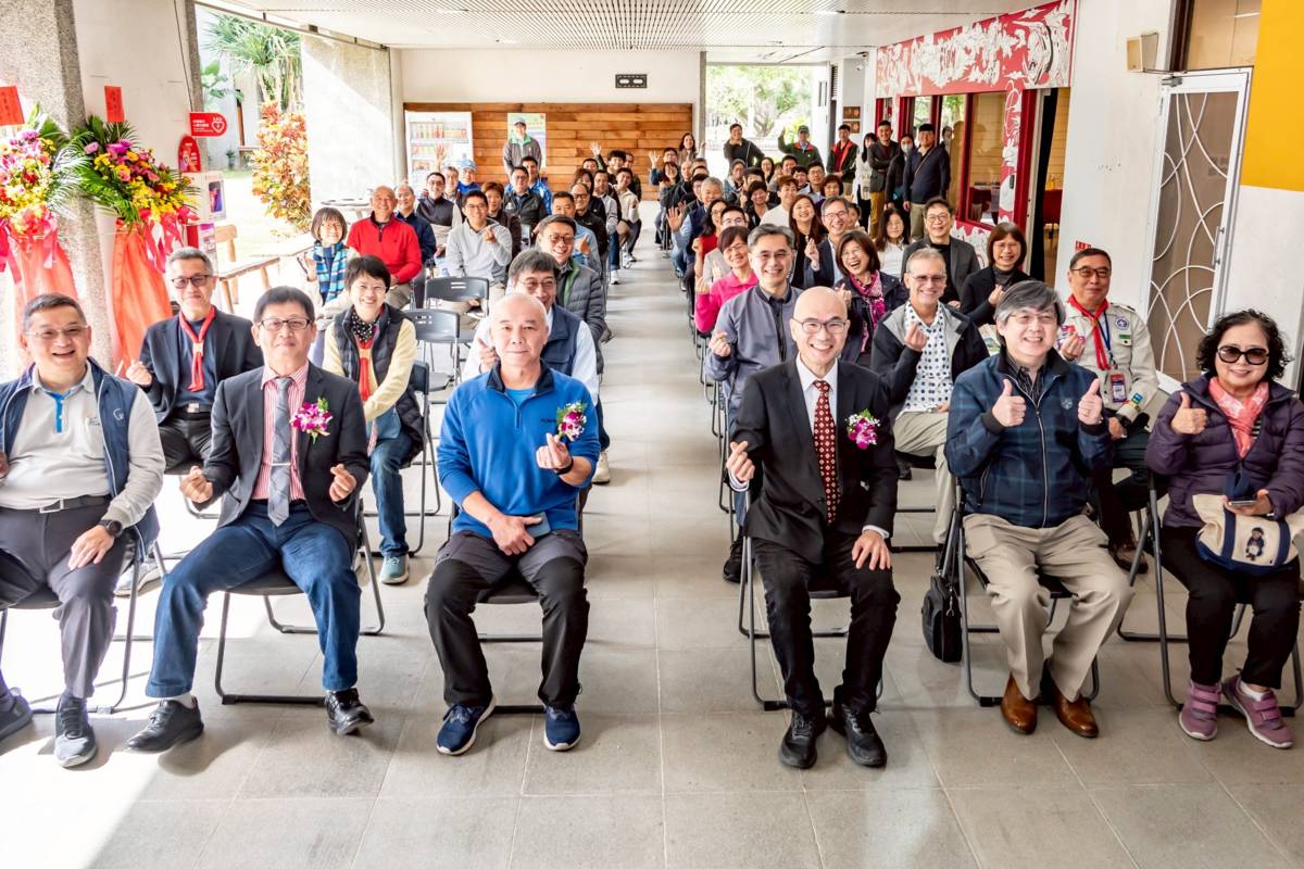 臺東大學師範學院新舊任院長交接儀式大合照。