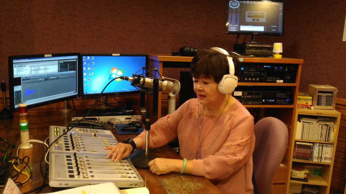 燕子主任主持「上流人生」銀髮單元