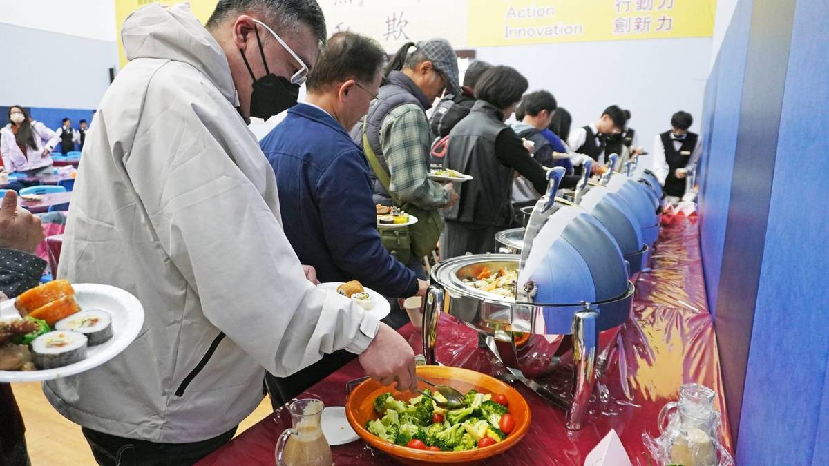 高三學生規劃並完成240人份的中、西、日式料理