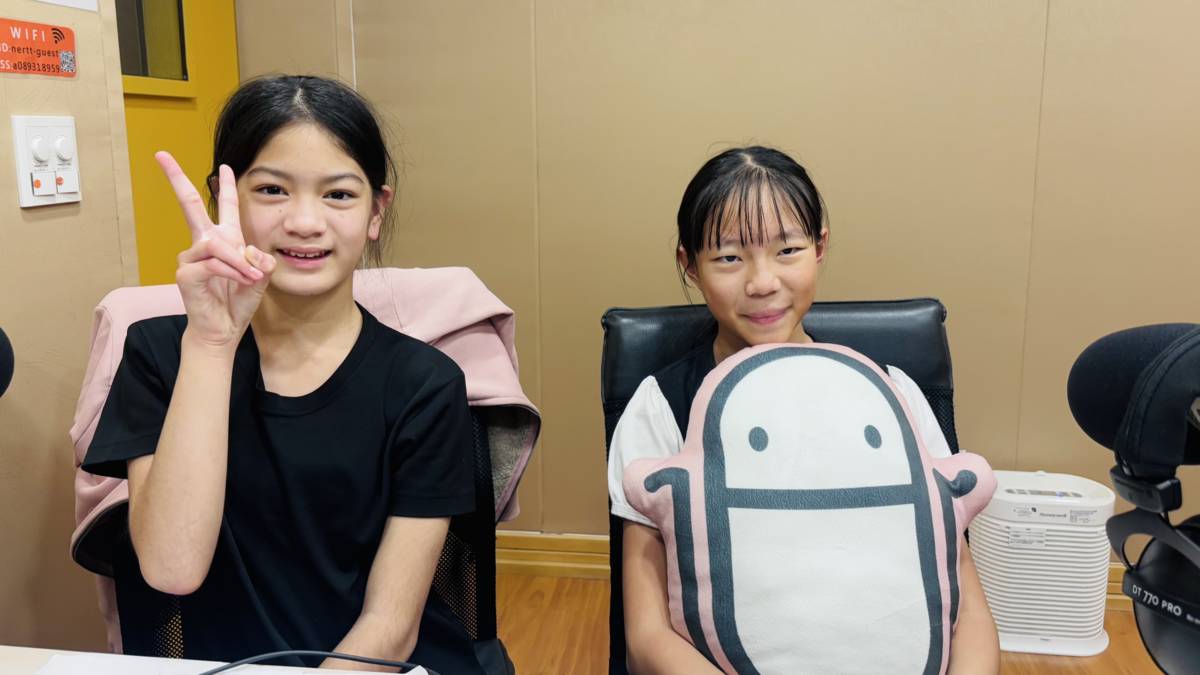 兩位小主播合影