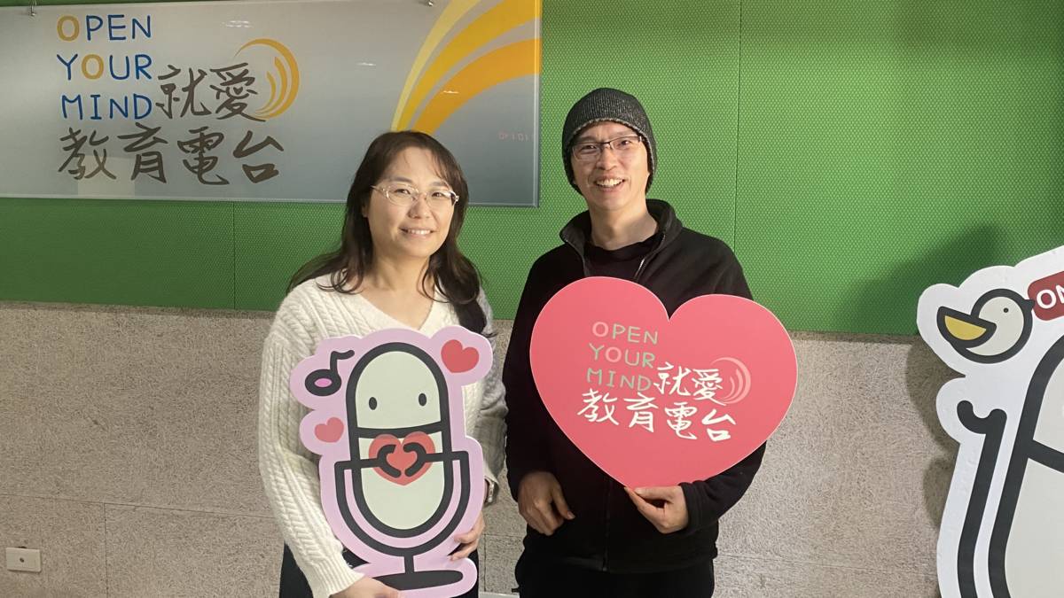 黃建迪(右)為了家人返鄉投入畜牧業